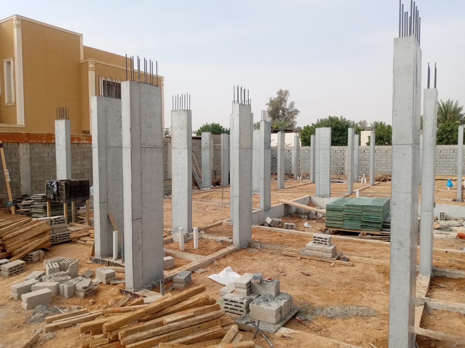 إنشاء أعمدة مبنى سكني بمنطقة العمارية – للمالك مطاعن الشاجري